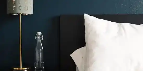 6x donkere slaapkamers waar je bij wegzwijmelt