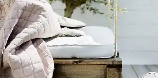 DIY | Zwevend bed voor in de tuin maken