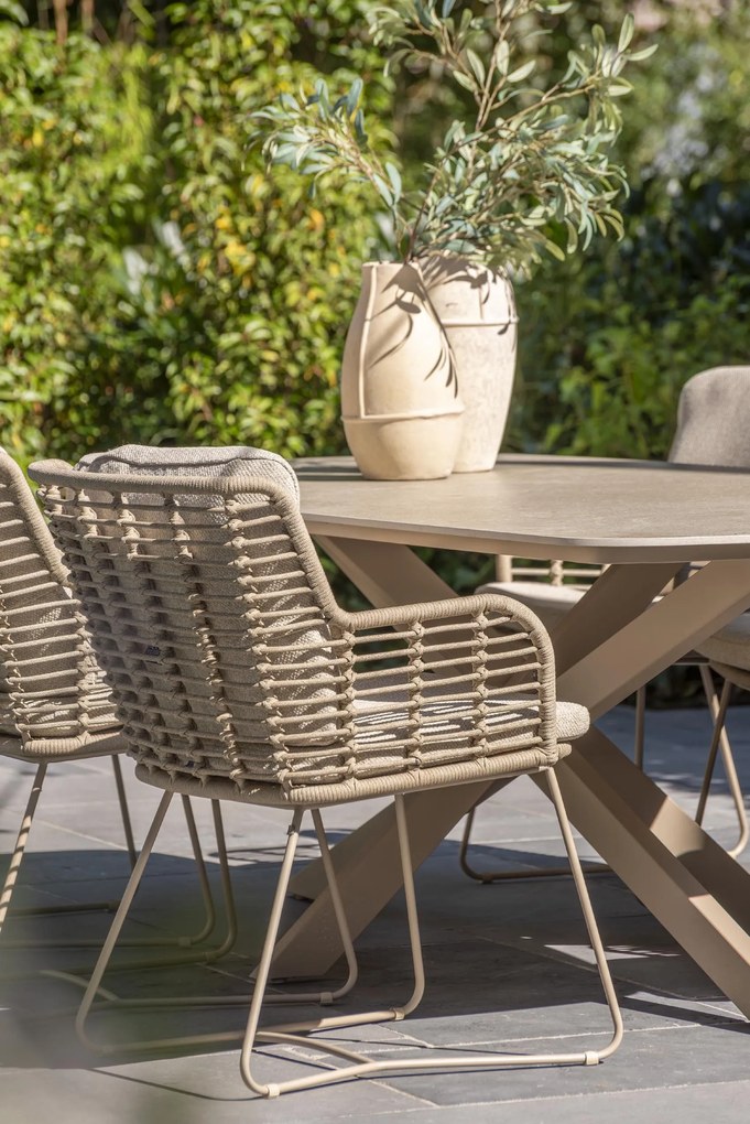 4 Seasons Outdoor Fabrice tuinset latte met Minerva tafel teak blad 220 cm SALE Tuinset   beige weerbestendig