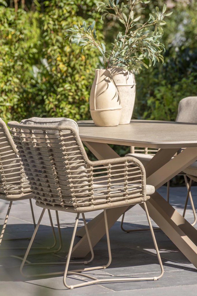 4 Seasons Outdoor Fabrice tuinset latte met Prado tafel met keramisch blad in barrelvorm 240 x 105 cm  Tuinset    beige weerbestendig