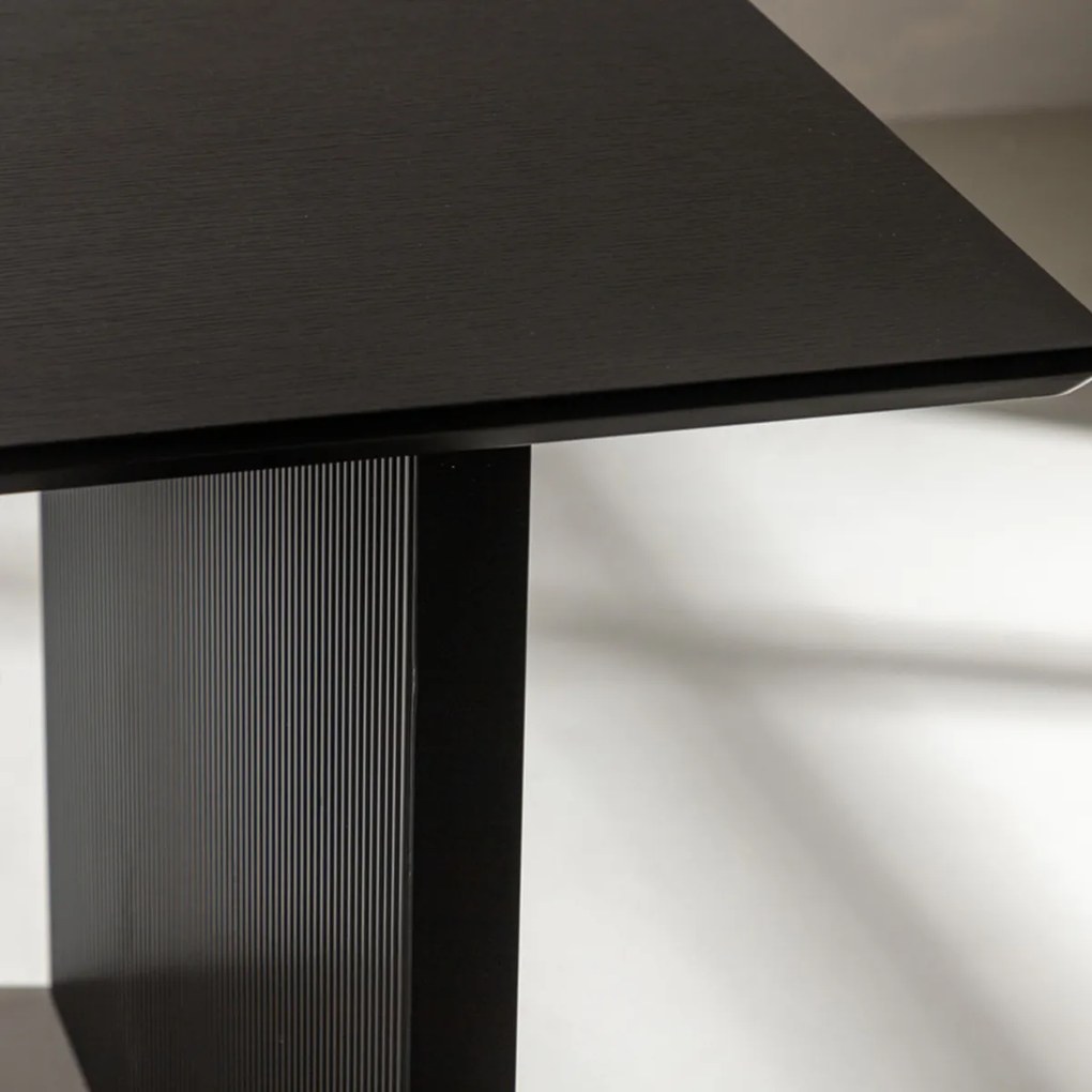 Eettafel Met Geribbelde Poten Zwart - 100 X 200cm.
