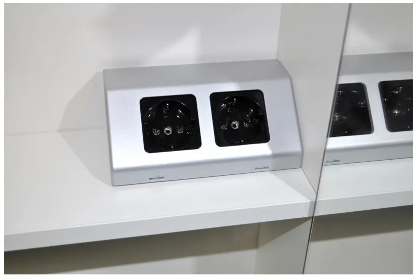 Inbouw / opbouw dubbele contactdoos zilvergrijs
