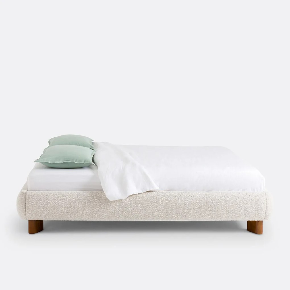 Bed in bouclettestof met lattenbodem, Mila