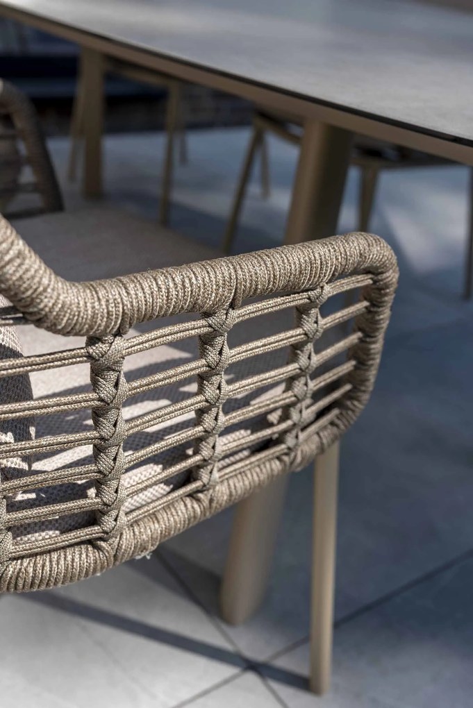 Taste by 4 Seasons Puglia tuinset latte met Manolo barrel tafel met keramisch blad 240 x 103 cm Tuinset taupe weerbestendig