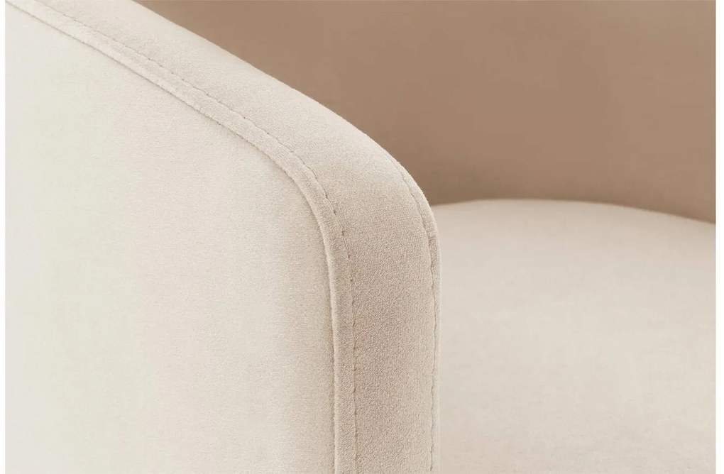 Goossens Eetkamerstoel Peda beige velvet stof met armleuning, elegant chic