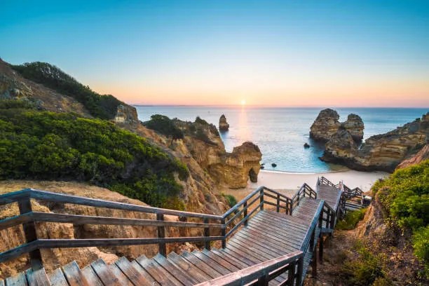 Foto Walkway to idyllic beach, Algarve, Portugal, © Marco Bottigelli
