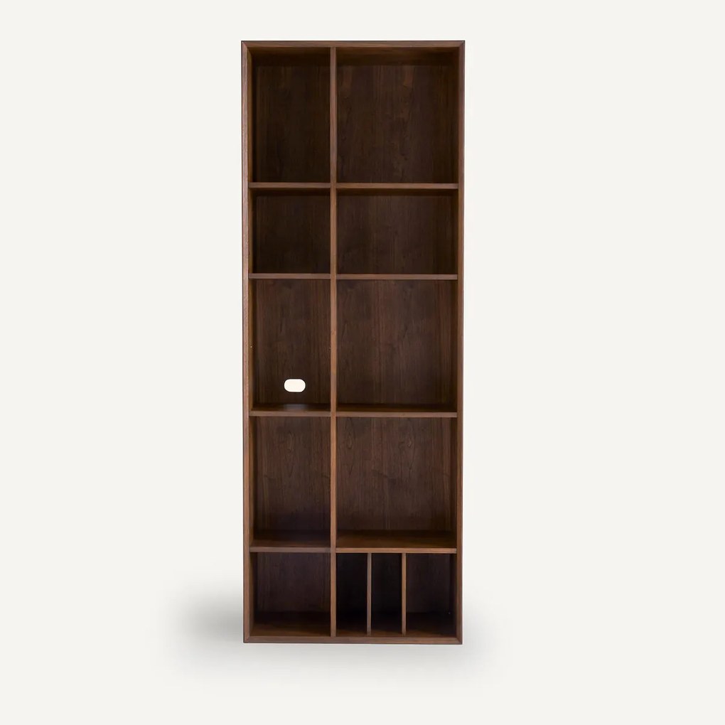 Boekenkast van notenhoutfineer, Mikube