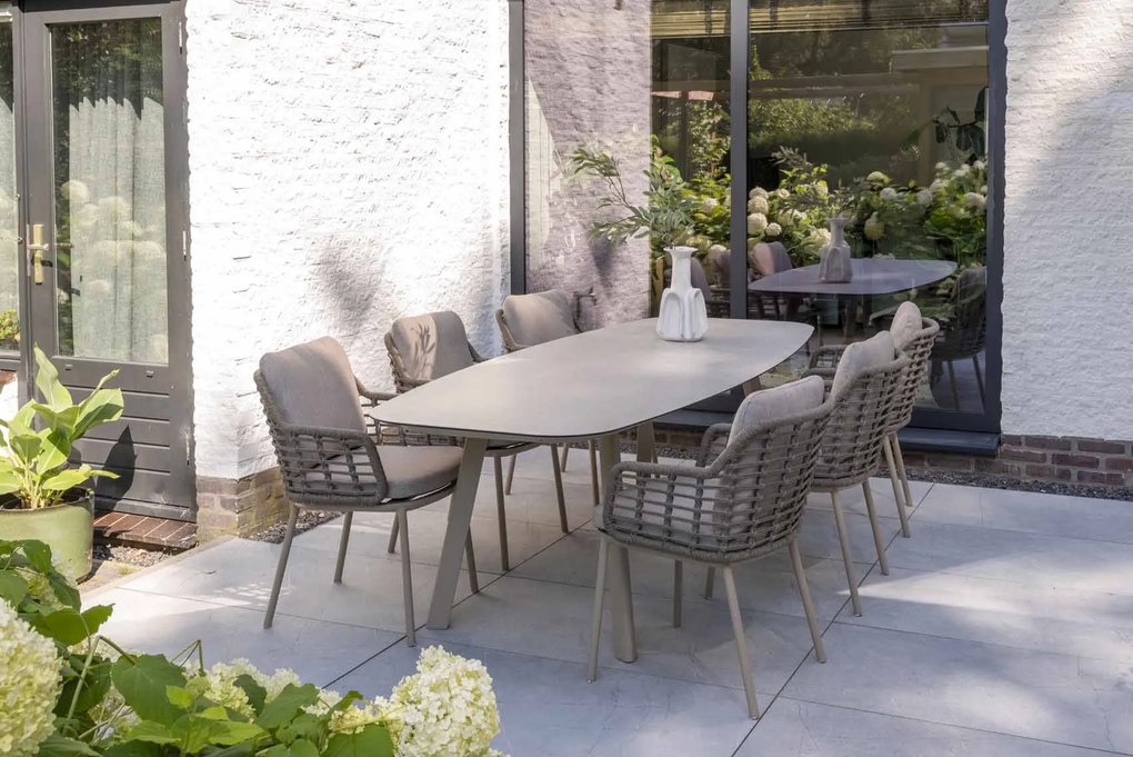 Taste by 4 Seasons Puglia tuinset latte met Manolo barrel tafel met keramisch blad 240 x 103 cm  Tuinset    taupe weerbestendig