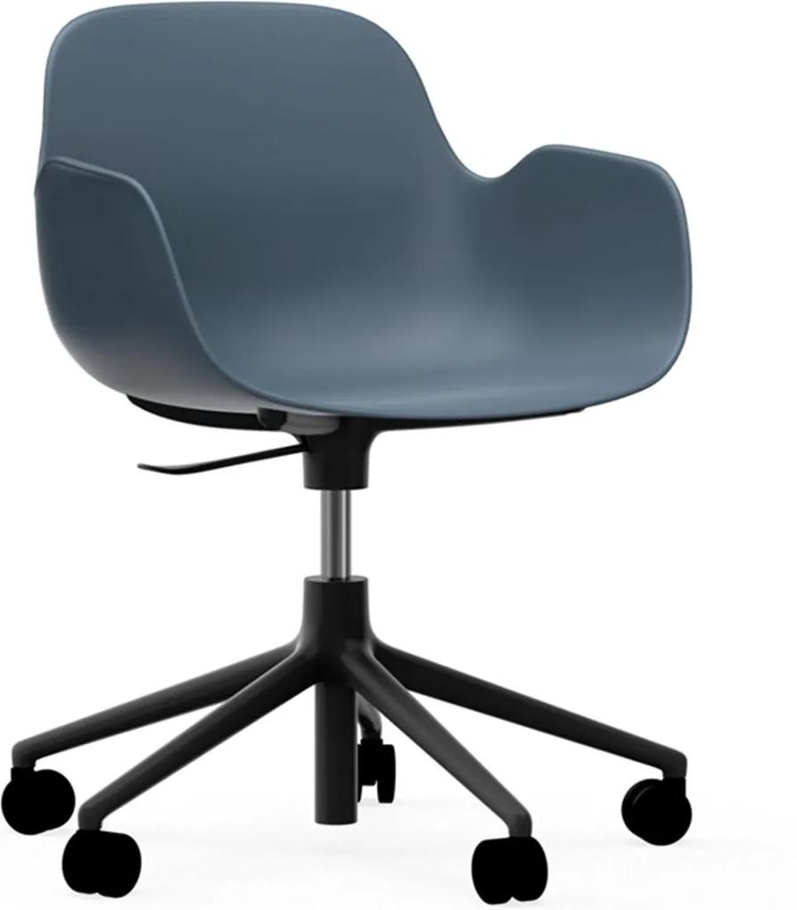 Normann Copenhagen Form Armchair bureaustoel met zwart onderstel blauw