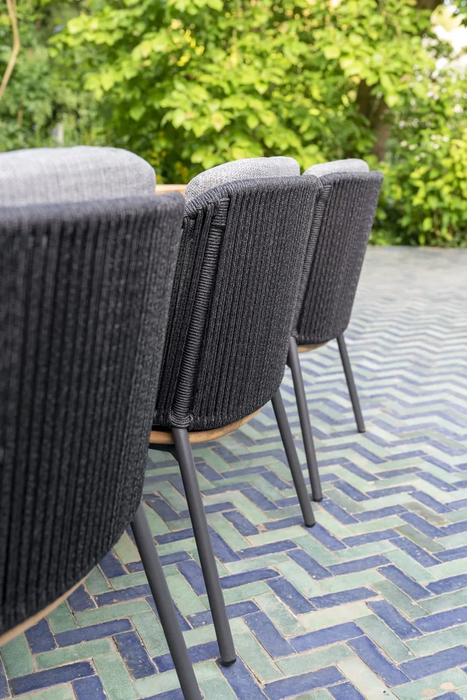 4 Seasons Outdoor Ravello tuinset met Basso tafel en bank Tuinset houtkleur weerbestendig