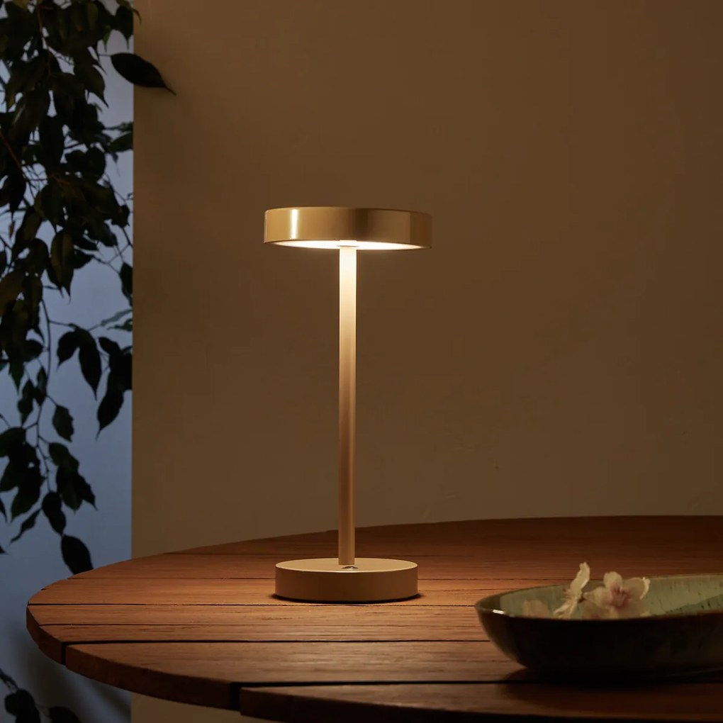Buitenlamp, in gelakt ijzermetaal , Ylyad