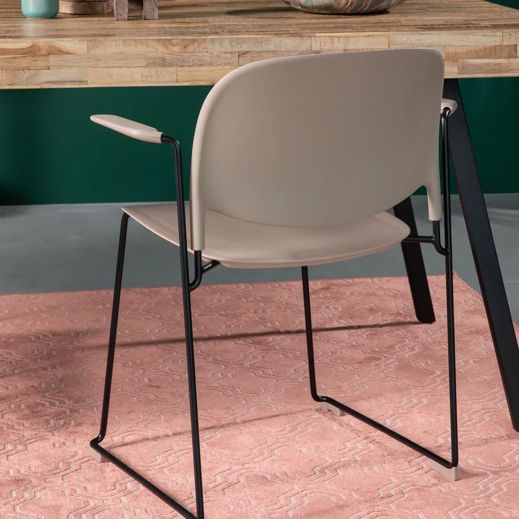 Stapelbare Design Stoel Met Arm Beige