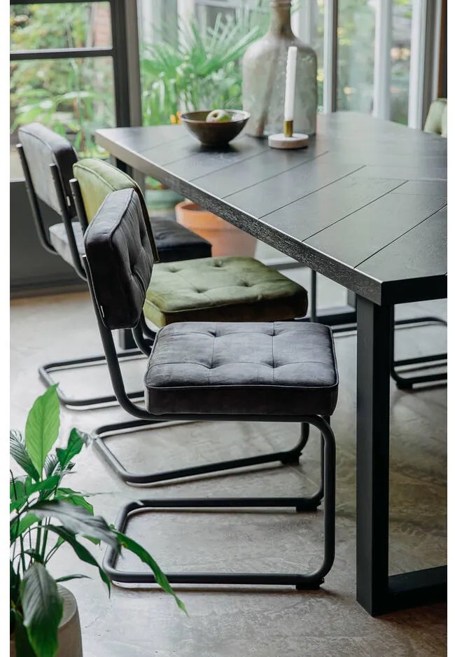 Goossens Basic Eetkamerstoel Freek zwart velvet stof leuning, urban industrieel