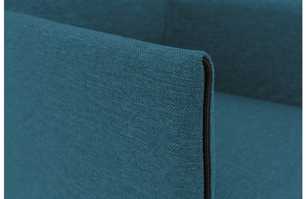 Goossens Eetkamerstoel Funk Zwarte Poten blauw stof met armleuning en Zwart skater wiel met zwarte kapmet wielen, modern design