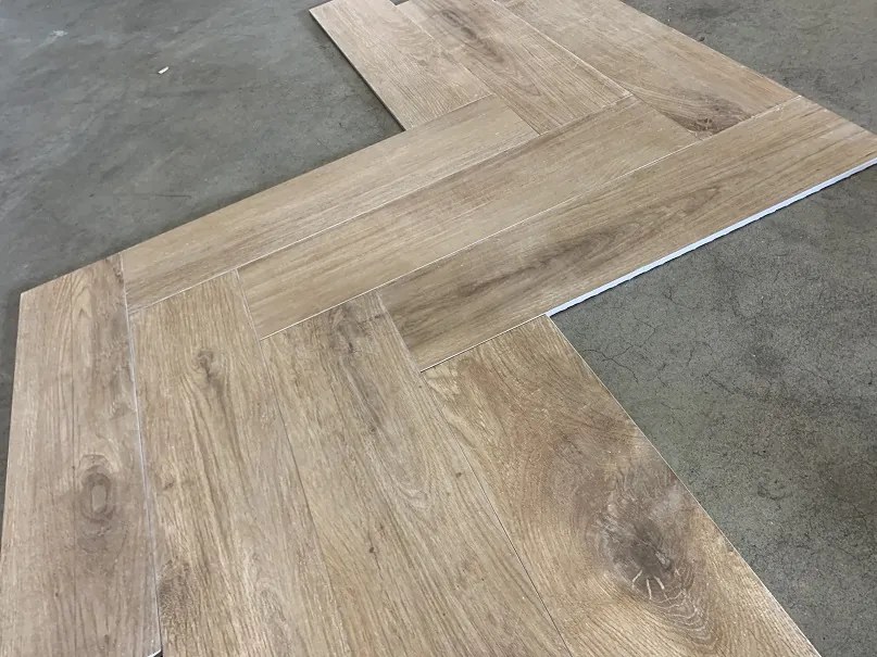 Keramisch Parket Visgraat 15x60 Cm Bruin DC1
