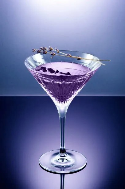 Foto Vodka martini with creme de cassis liqueur, Gaelle Beller Studio