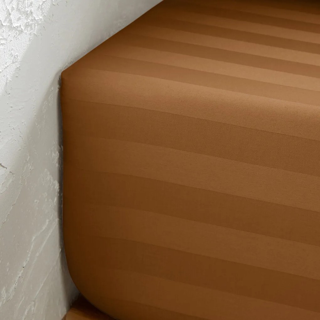 Hoeslaken van 118 draden gewassen katoensatijn, Victor gestreept