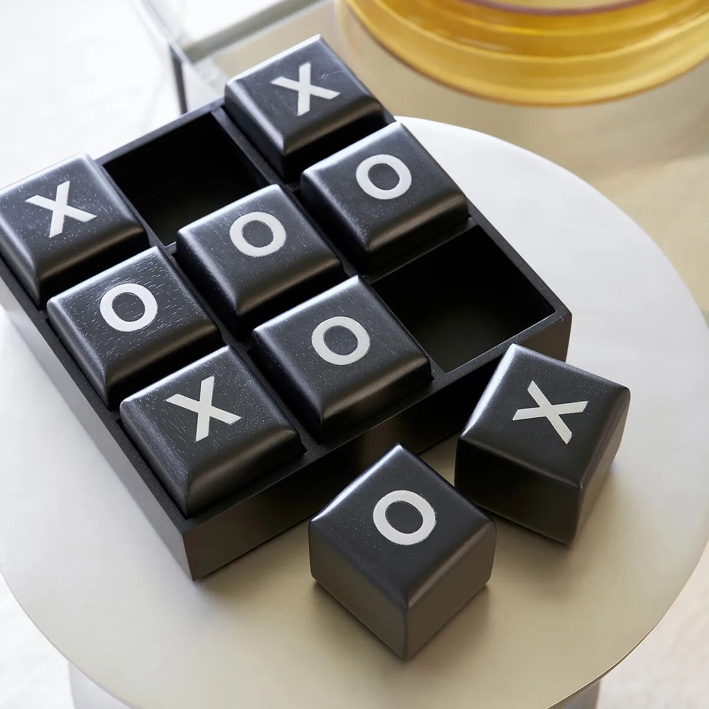 Spel tic tac toe in gebeitst mangohout, Morpha