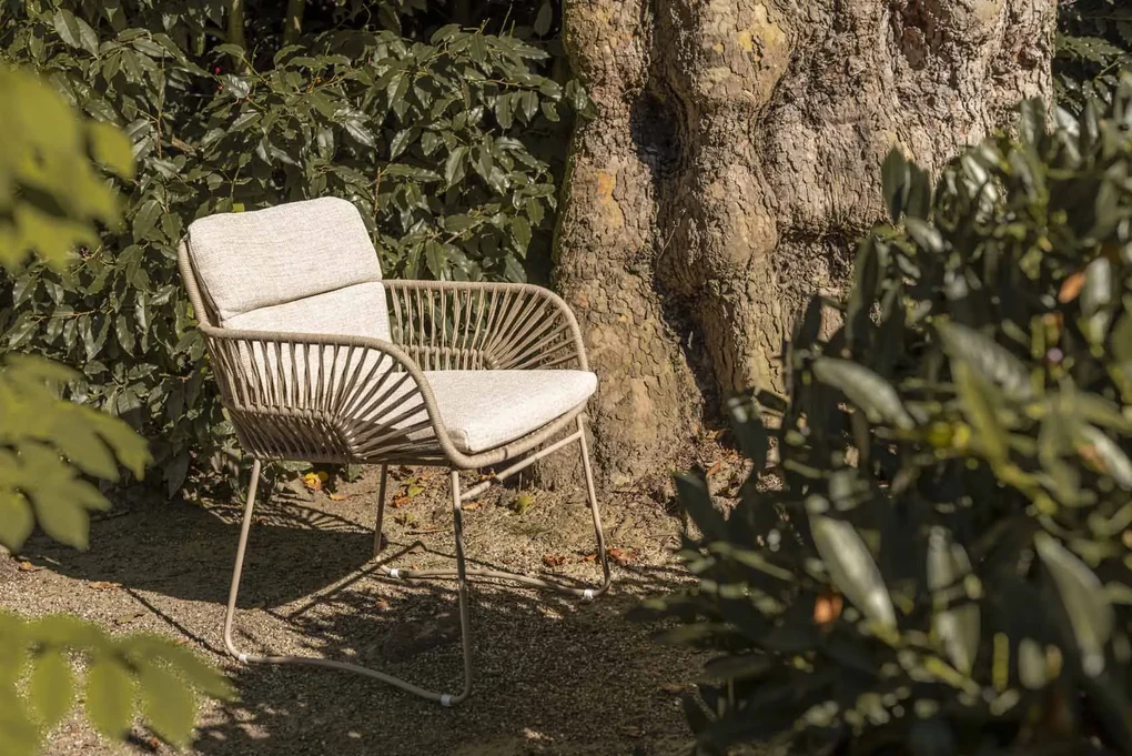 4 Seasons Outdoor Murcia tuinset latte met teak Prado tafel Ø 130 cm Tuinset beige weerbestendig