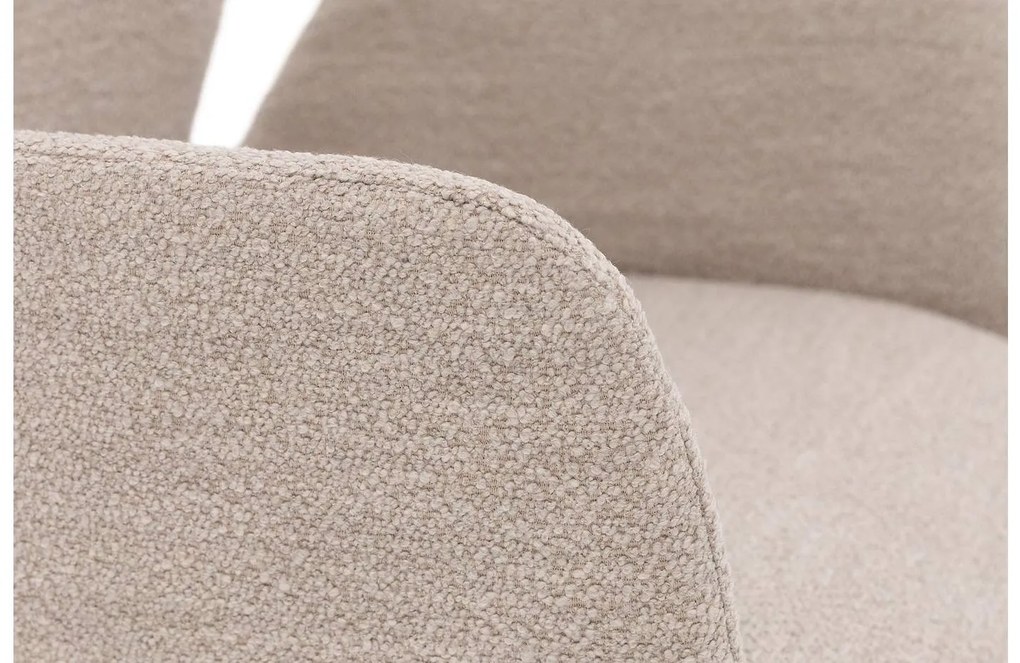 Goossens Eetkamerstoel Hera beige stof met armleuning, modern design