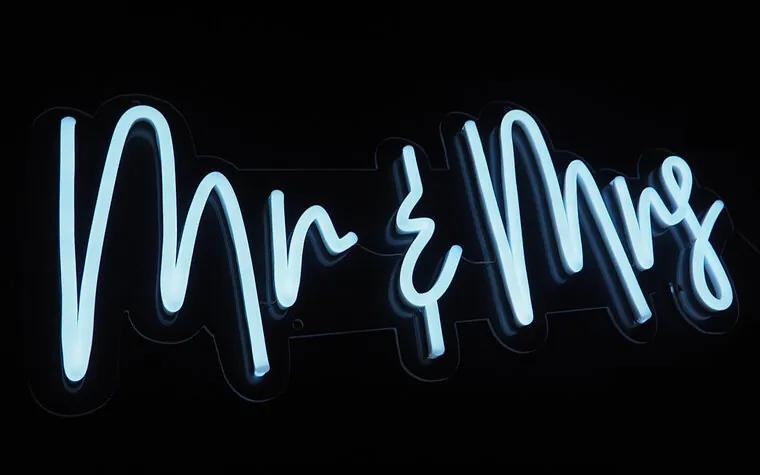 LED Neon Verlichting Bord "Mr &amp; Mrs", Incl. Adapter, 70x25cm, Wit
