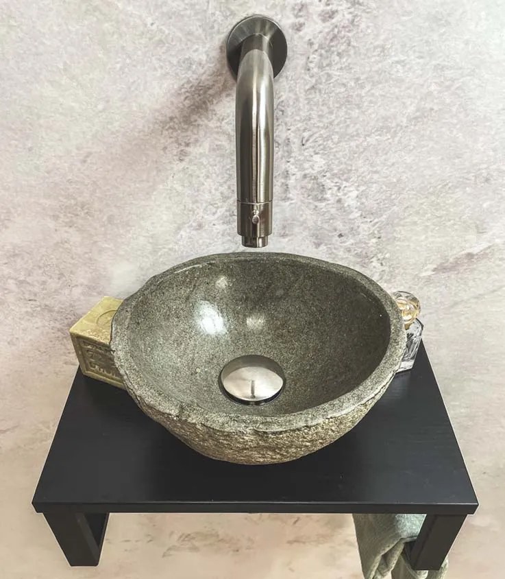 Saniclear Lovi fonteinset met rivierstenen waskom en RVS kraan voor in het toilet