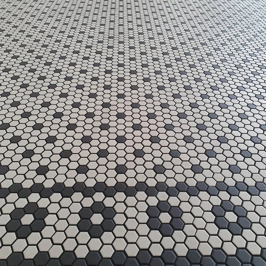 The Mosaic Factory London hexagon mozaïek tegels 26x30 wit/zwart bloem