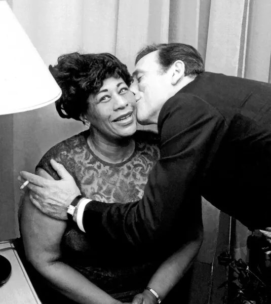 Foto Ella Fitzgerald and Yves Montand, April 1964, Huré, Jean-Luce