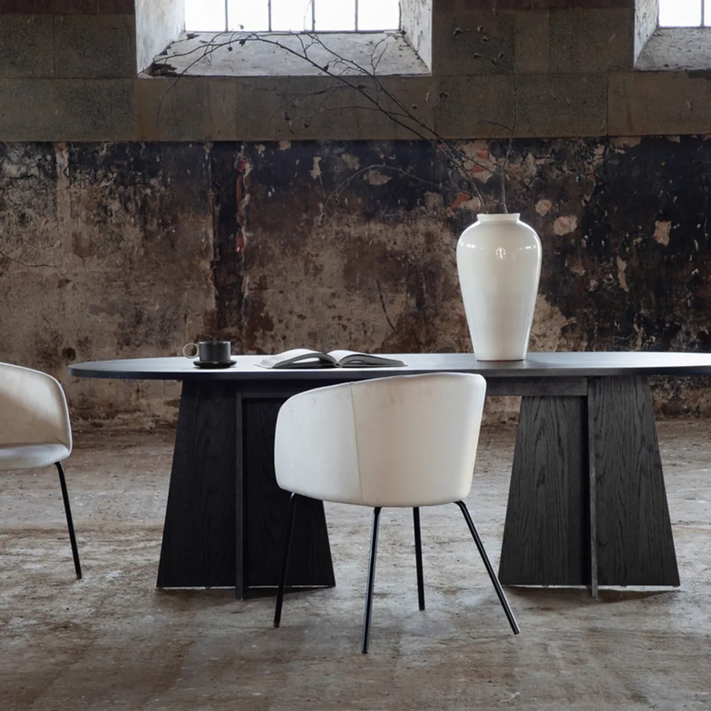 Ovale Eettafel Met Kruisvoet Zwart - 115 X 230cm.