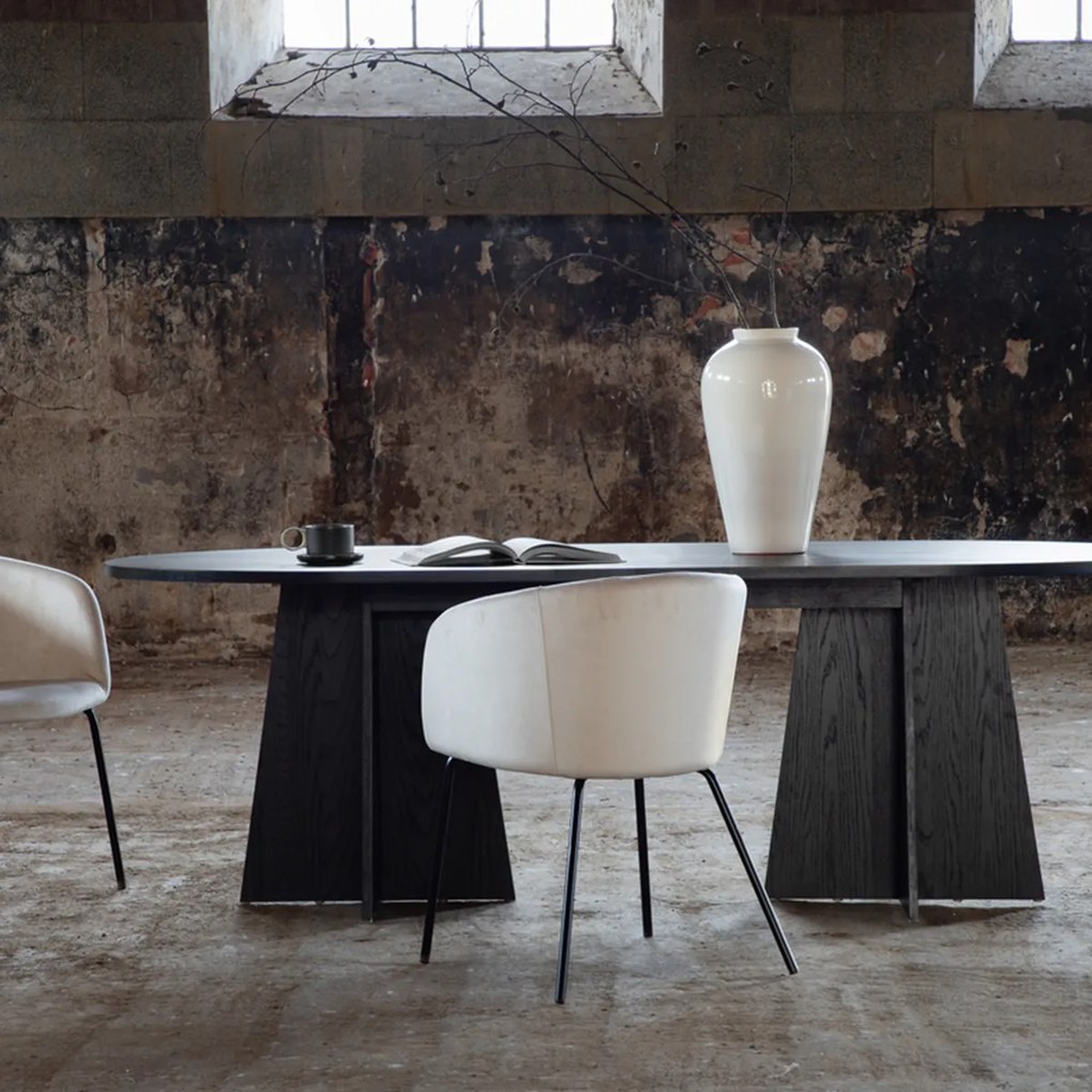 Ovale Eettafel Met Kruisvoet Zwart - 230 X 115cm.
