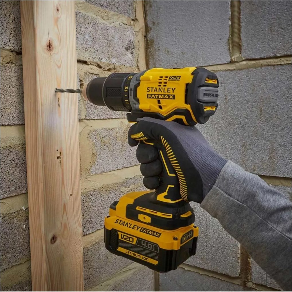 Stanley SFMCK461M2T-QW – Set met 2 stuks: klopboormachine en slagschroevendraaier, inclusief 2 V20-18V 4Ah accu’s en snellader in TSTAK-koffer.