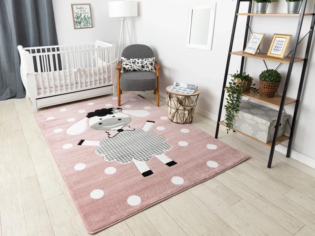 Tapijt PETIT DOLLY schaap, lammetje rozekleuring