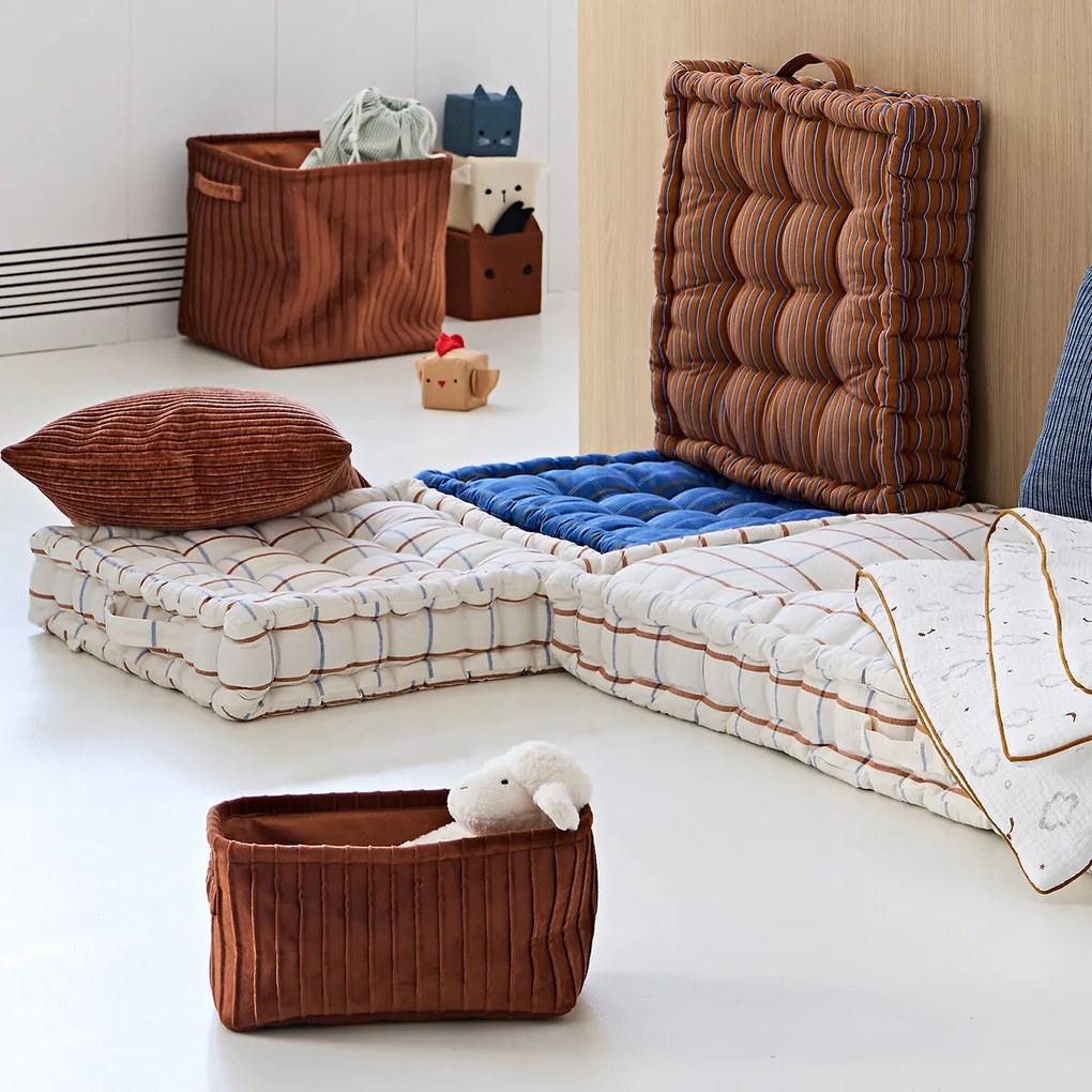 Mand in plissé fluweel, Velvetas