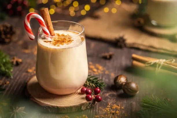 Ilustratie Eggnog with spicy cinnamon.Christmas and winter, Weedezign