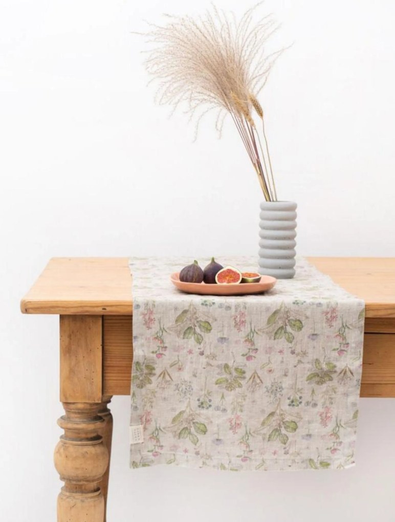 Handgemaakte linnen tafelloper Botany op Light
