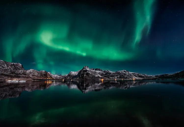 Fotobehang Lofoten Aurora Reflection, (128 x 85 cm)