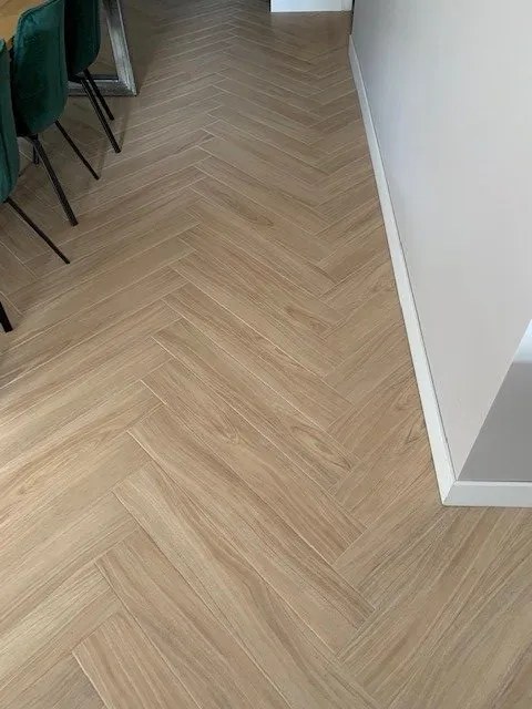 Houtlook Tegel Visgraat 15x90 Cm Kerota Beige N6