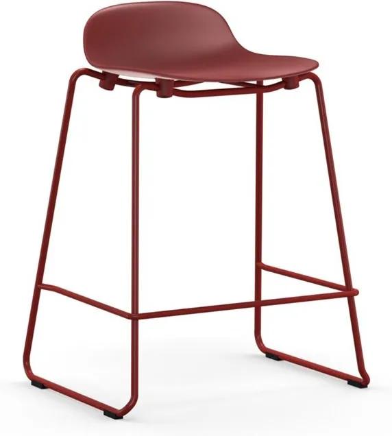 Normann Copenhagen Form Barstool stapelbare barkruk 65 cm met gelakt onderstel rood