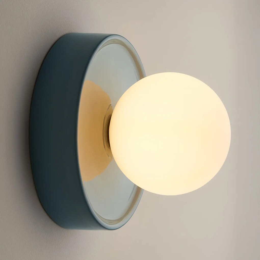 Ronde wandlamp van keramiek en opaline glas, Holi