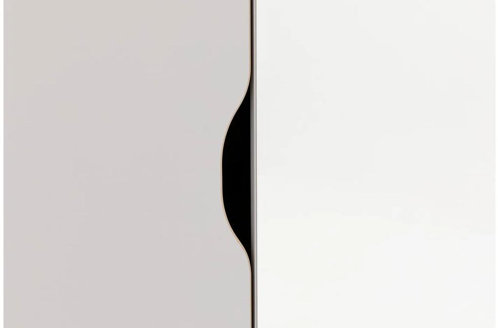 Goossens Ita, 151 cm breed, 223 cm hoog, 2x draaideur en 1x spiegel draaideur midden