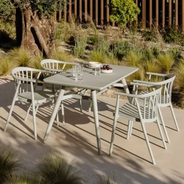 Set Van Rechthoekige Tafel 135x80 Cm Scand En 4 Tuinstoelen Met Armleuningen In Polypropyleen Ivor Groene Lauerl - Sklum