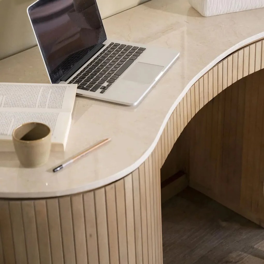 Organisch Bureau Marmer Met Ribbel Hout - 129 X 60cm.