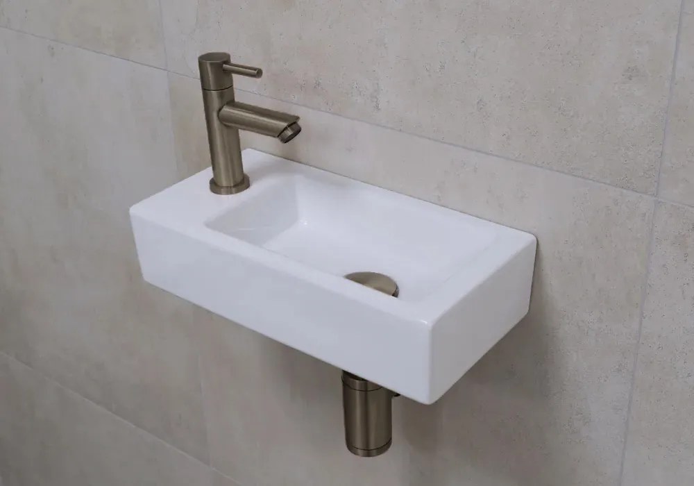 Mueller Mini Rhea fonteinset mat wit met verouderd messing fonteinkraan links