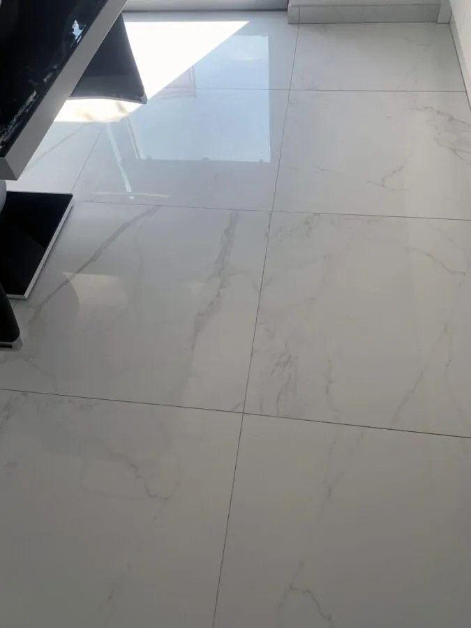 Hoogglans Vloertegel 80x80 Cm Carrara Wit Marmerlook NR41