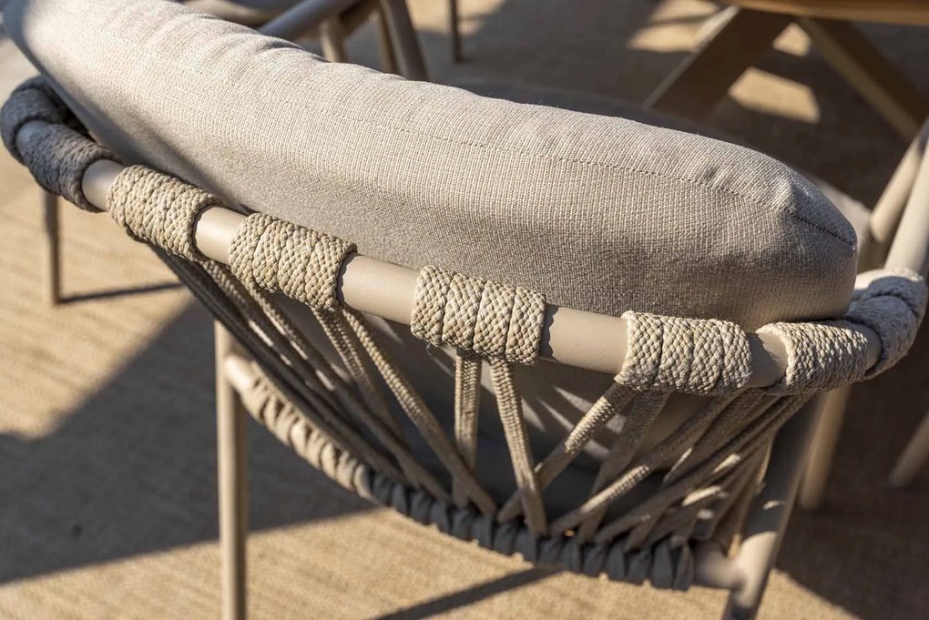 Taste by 4 Seasons Manitoba tuinset latte met Prado tuintafel latte teak blad Ø 160 cm SALE Tuinset taupe weerbestendig