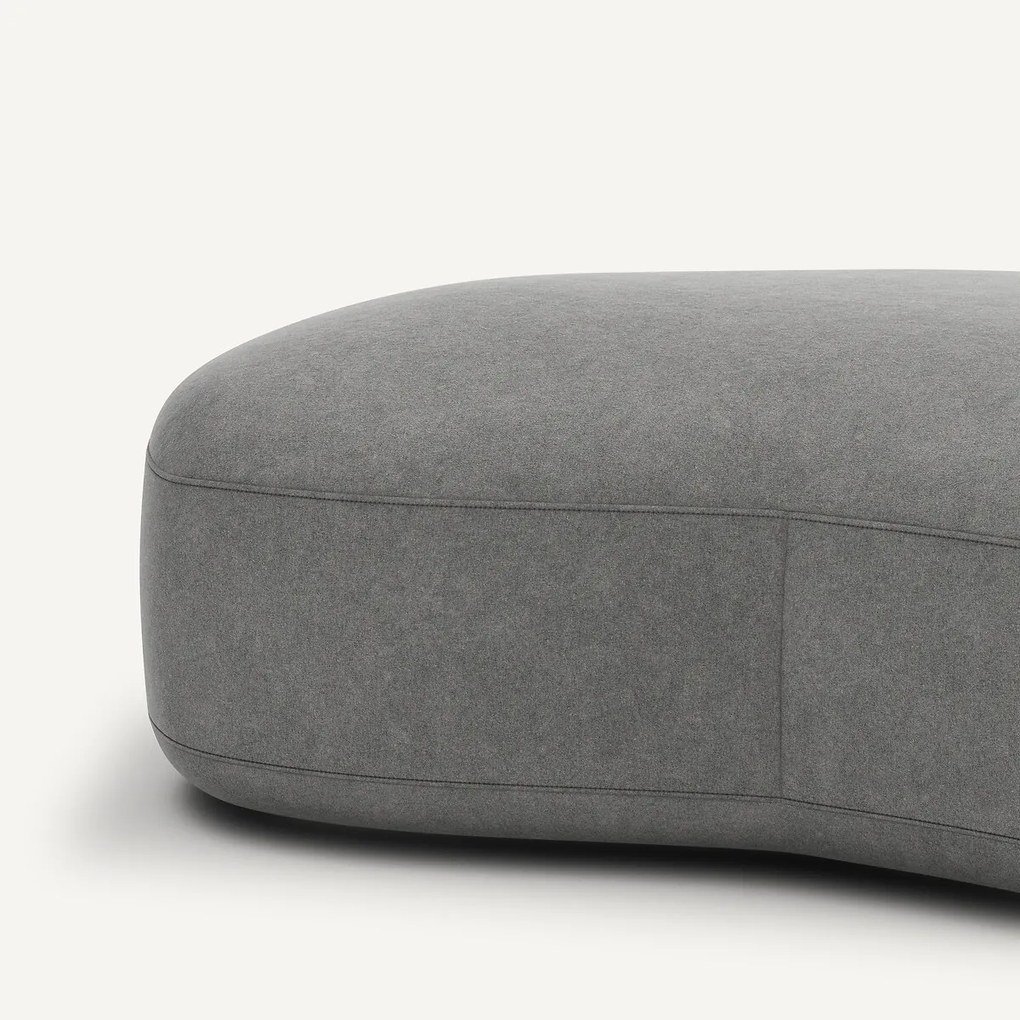 Voetenbank van stonewashed fluweel, Rosebury, ontwerp E. Gallina