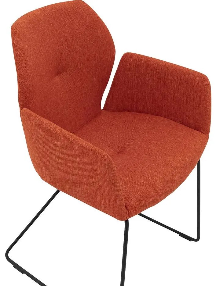 Goossens Excellent Eetkamerstoel Manzini oranje stof met armleuning, modern design