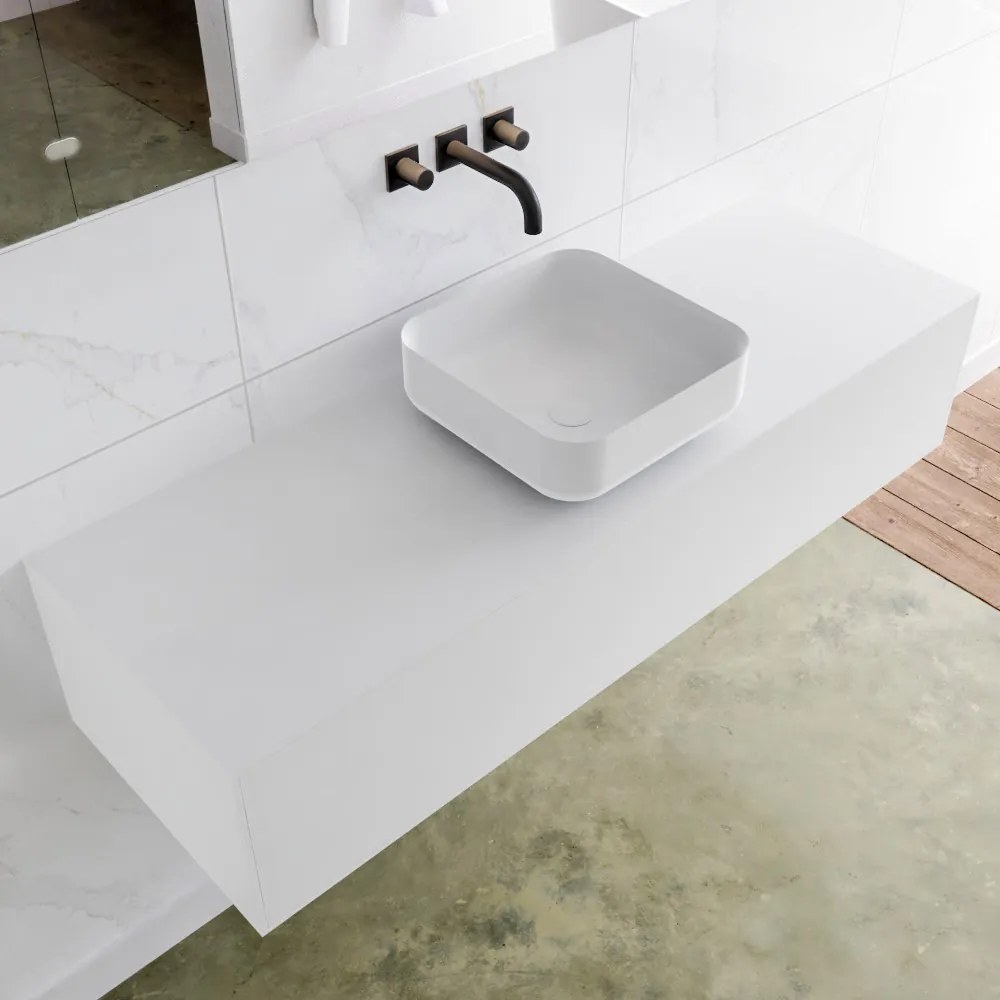 Zaro Lagom volledig naadloos solid surface onderkast met topblad 140cm mat wit met 1 lades Push tot open. Compleet met solid surface opzetkom met 0 kraangat(en)