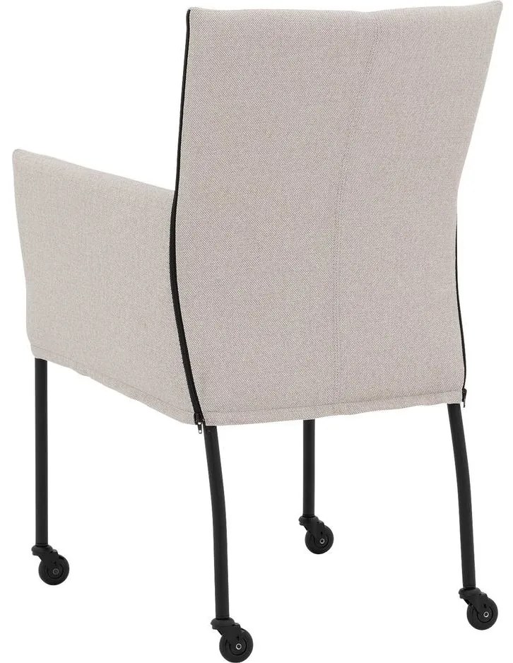 Goossens Eetkamerstoel Funk Zwarte Poten beige stof met armleuning en Zwart skater wiel met zwarte kapmet wielen, modern design