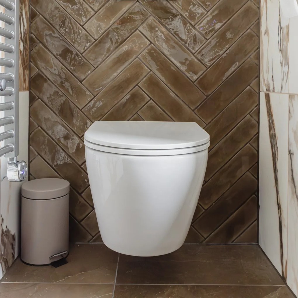 Saniclear Jama randloos hangend toilet met platte softclose zitting